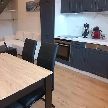 Grand Avec Mezzanine